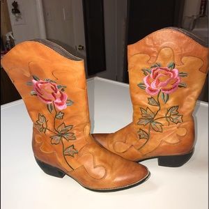 Spring Step/ Cowboy boots with 🌹 roses 🌹